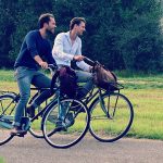 Fahrrad-Fahrer-Wiese-Wald-Studenten