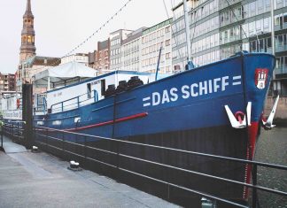 Sammelaktion: Hamburger Theaterschiff in Not Das Hamburger Theaterschiff von vorne.
