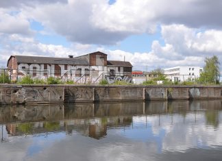 Soul-Kitchen-Halle: Brauerei oder Wagenplatz? Das Soulkitchen-Gebäude vom Veringkanal aus.