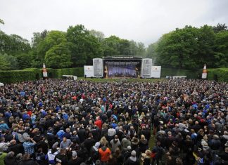 Open-Air-Saison im Stadtpark 2019 beginnt Vor die Hamburger Freilichtbühne im Stadtpark passen maximal 4000 Besucher.