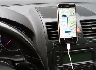 Hafengeburtstag: Kein Stau dank Weltrekordversuch? Smartphone im Auto mit geöffneter Nunav Navigationsapp