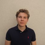 Jusos: “Wir haben wenige Antworten auf die Fragen junger Menschen geliefert” Alexander Mohrenberg, der Landesvorsitzende der Jusos Hamburg, steht vor einer Wand.