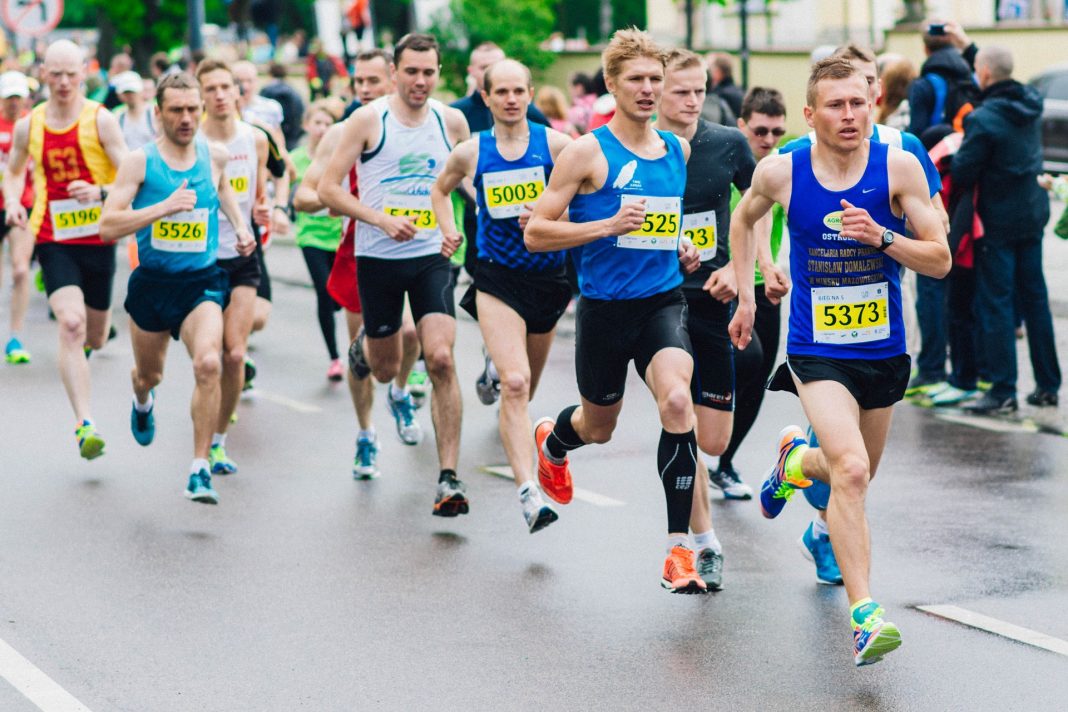 Läufer*innen eines Marathons. Foto: Pixabay