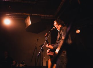 Otzenbunker soll saniert werden Frank Spieker von der Band Die Sterne spielt für die Erhaltung des Otzenbunkers.
