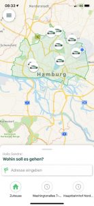 Screenshot der Clever Shuttle-App. Auf einer Karte sind die Standorte der Fahrzeuge zu sehen.