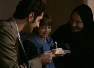 “Diese Erde ist wunderschön, aber sie ist nicht meine Heimat” Vater Omid mit seiner Tochter Sarah und ihrer Großmutter. Foto: Little Dream Entertainment