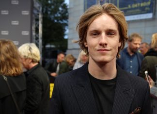 “Meine Figur ist entweder nass oder verwundet” Schauspieler Louis Hofmann bei der Premiere von "Deutschstunde".