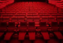 Das war das Filmfest Hamburg 2019 Sitzplätze in einem Kinosaal der Astor Filmlounge.