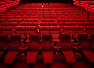 Das war das Filmfest Hamburg 2019 Sitzplätze in einem Kinosaal der Astor Filmlounge.