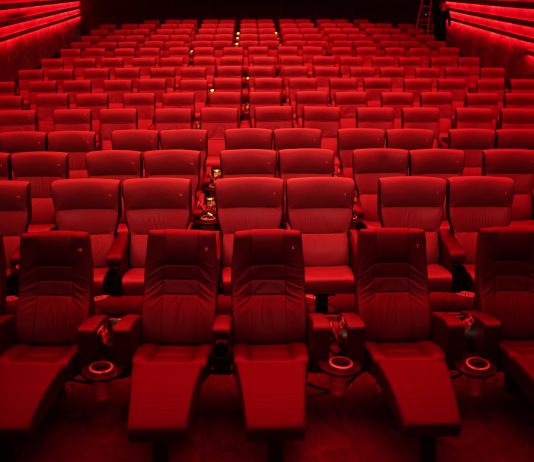 Das war das Filmfest Hamburg 2019 Sitzplätze in einem Kinosaal der Astor Filmlounge.