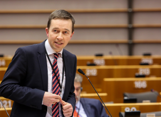 Bernd Lucke kehrt an die Uni Hamburg zurück Bernd Lucke im Europaparlament