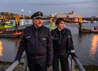 Die Vorzeigepolizisten Hauptdarsteller Julia Koschitz und Aljoscha Stadelmann als Streifenpolizisten am Bremer Hafen