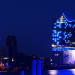 Hamburg ist die digitalste Stadt Deutschlands Hamburger Hafen leuchtet blau
