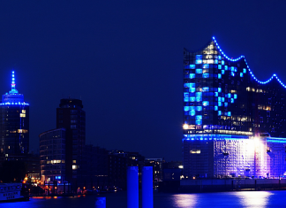 Hamburg ist die digitalste Stadt Deutschlands Hamburger Hafen leuchtet blau