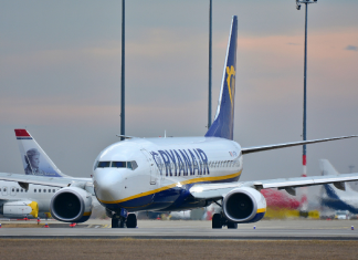 Weniger Billigflüge: Ryan Air streicht Verbindungen Flugzeug von Ryanair