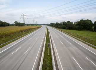 Lange Staus erwartet: A7-Vollsperrung am Wochenende Am Wochenende ist die Autobahn A7 in beiden Richtungen gesperrt und frei von Autos.