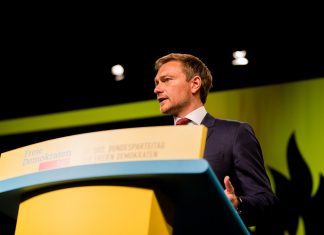 Lindner empört: Uni Hamburg verbietet Auftritt Christian Lindner an einem Redepult
