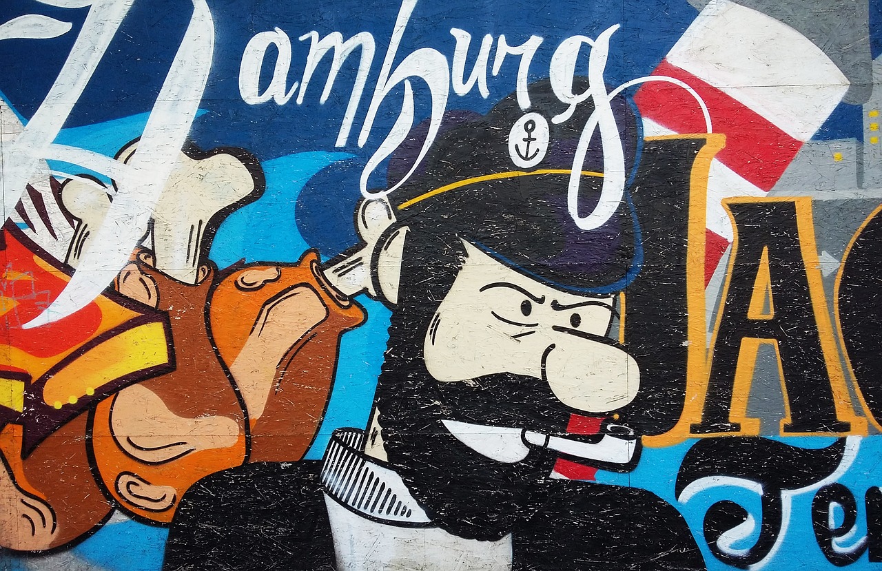 Buntes, großes Graffiti mit einer Comic-Figur, die Kapitän Haddock von "Tim und Struppi" ähnelt. Er trägt eine dunkle Kapitänsmütze und einen schwarzen Bart.
