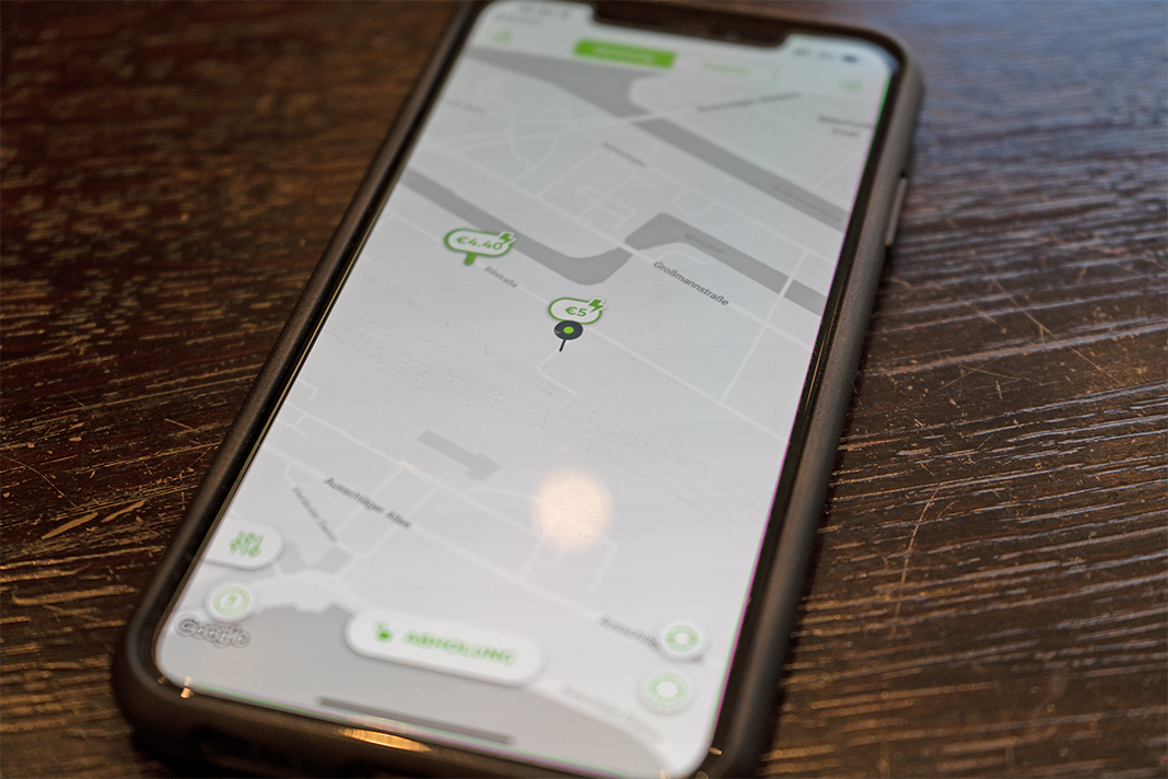 Mobile Lime App shows empty e-scooters on a map