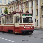 Tram_Fahrend_Straße