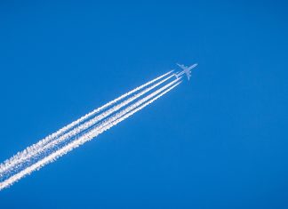 Debatte über Flugreisen an Hamburger Schulen