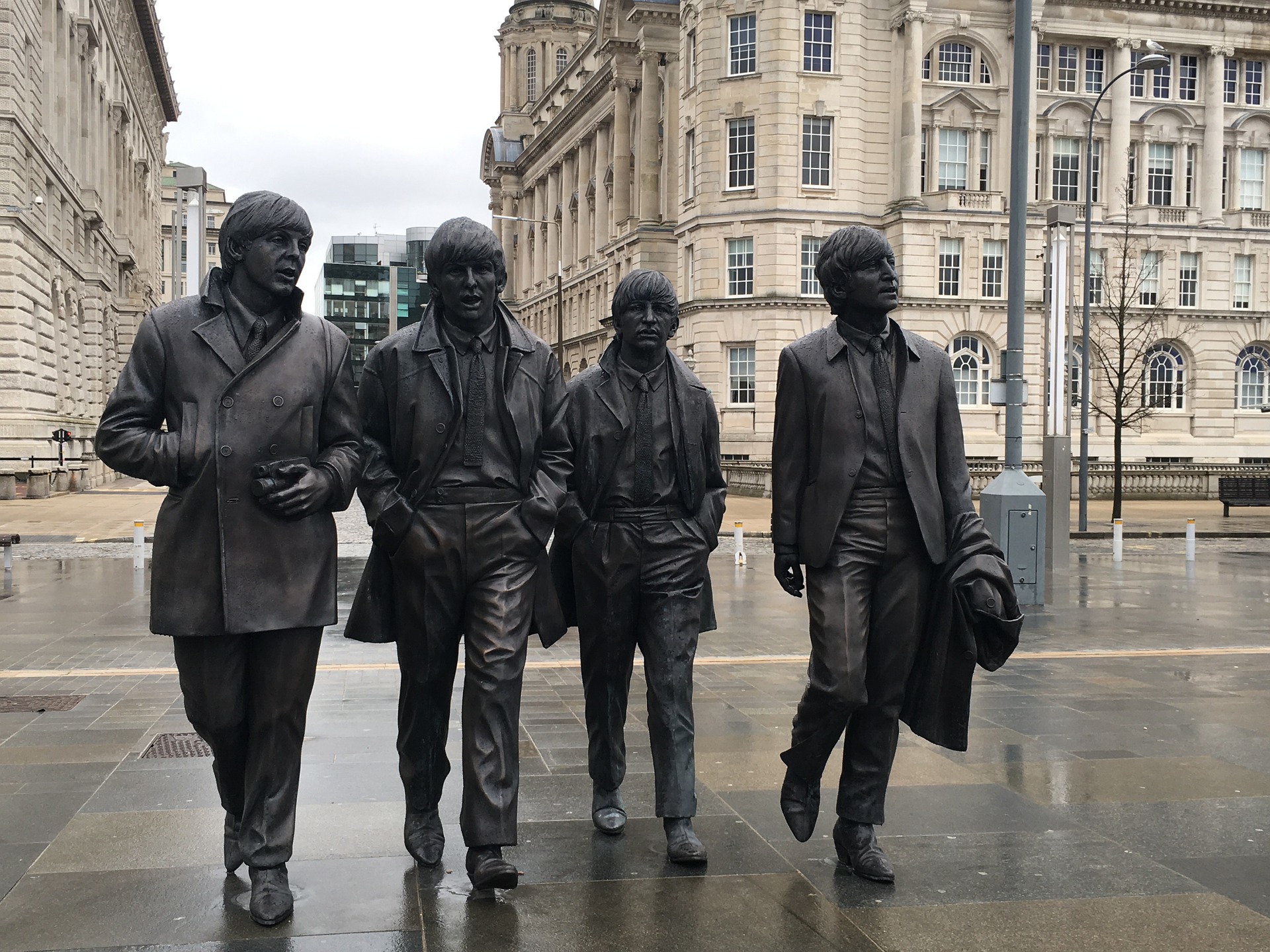 Figuren der Beatles als Denkmal