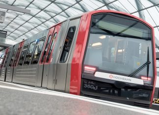 U1-Linie hält nun in Oldenfelde Eine U-Bahn steht im Bahnhof Elbbrücken. Foto: dpa