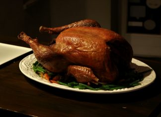 So feiern Amerikaner Thanksgiving in Hamburg Truthahn beim Thanksgiving in Hamburg