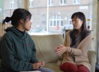 “One Child Nation”: “Die chinesische Regierung hatte unsere Köpfe im Griff” Jialing Zhang im Gespräch mit FINK.HAMBURG über "One Child Nation".