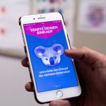 Im Supermarkt per App bezahlen Die Startseite der "Koala"-App auf dem Handybildschirm. Foto: Dustin Balsing