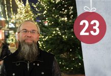 “Wir haben an der Oper nur am 24. frei” Brian Barker vor den Lichtern eines Weihnachtsmarktes in Hamburg