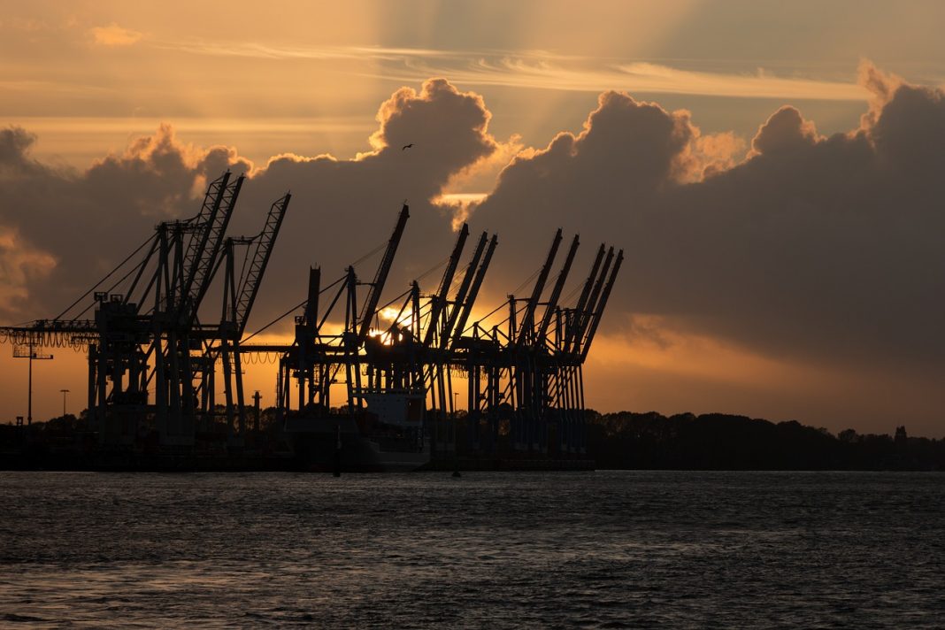 Laut Nachhaltigkeitsbericht der HPA sind im Hamburger Hafen rund 100.000 Tonnen Co2 eingespart worden. Foto: Pixabay