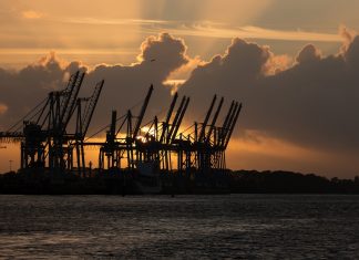 Hamburger Hafen: 100.000 Tonnen weniger CO2 Laut Nachhaltigkeitsbericht der HPA sind im Hamburger Hafen rund 100.000 Tonnen Co2 eingespart worden. Foto: Pixabay