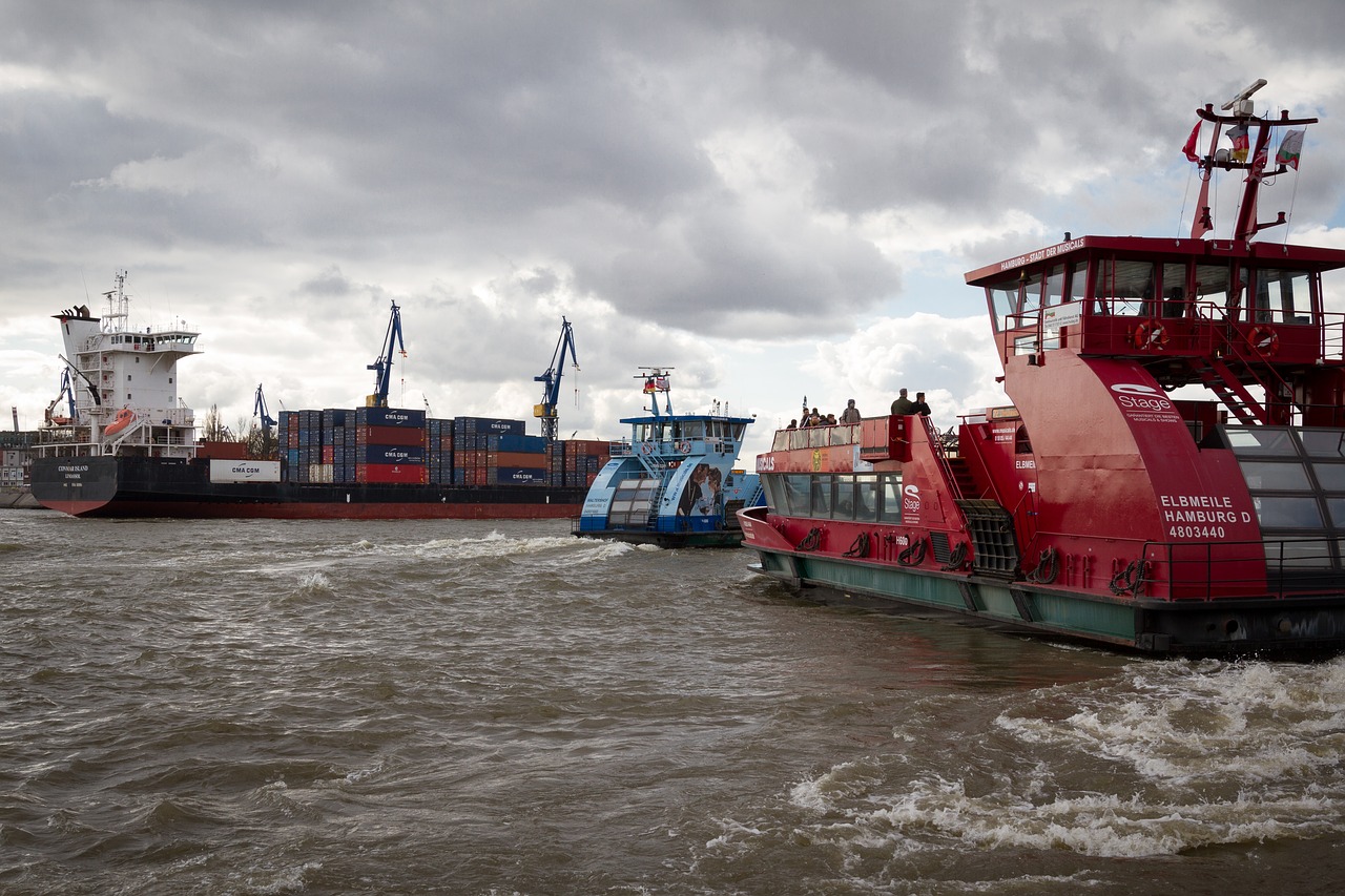Hadag-Fähren auf der Elbe. Foto: Pixabay