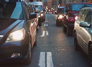 Initative fordert autofreie Innenstadt — Bürgerschaft diskutiert Glättegefahr in Hamburg und Schleswig-Holstein. Foto: Pexels