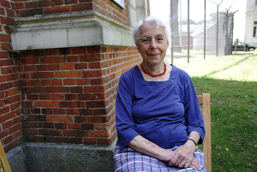 Brigitte Alexander besuchte im Sommer 2019 die KZ-Gedenkstätte Fuhlsbüttel. Foto: Lisa Sophie Kropp