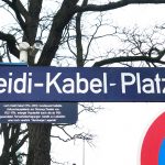 Hamburg will Straßennamen prüfen Eins der Hamburger Straßenschilder: Der Heidi-Kabel-Platz in der Nähe des Hauptbahnhofs.