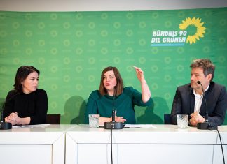 Mehr als Klimaschutz: Die Grünen wollen auch mit anderen Themen punkten Pressekonferenz von Annalena Baerbock, Robert Habeck und Katharina Fegebank in Hamburg.
