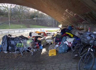 Helft Obdachlosen – nicht nur im Winter! Obdachlose Hamburg Obdachlosenhilfe Obdachlosenschlafplatz St. Pauli