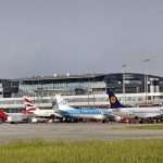 Sicherheitspanne legt Flughafen Hamburg lahm Flugzeuge vor dem Flughafen Hamburg