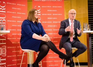 Kein klarer Sieger beim ersten rot-grünen Wahlduell Peter Tschentscher (SPD), Erster Bürgermeister in Hamburg und Spitzenkandidat für die Bürgerschaftswahl, und Katharina Fegebank (Bündnis 90/Die Grünen), Zweite Bürgermeisterin von Hamburg und Spitzenkandidatin für die Bürgerschaftswahl, diskutieren beim ersten Wahlduell zur Bürgerschaftswahl im Helmut-Schmidt-Auditorium der Bucerius Law School.