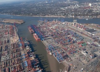 Infrastrukturausbau am Hafen soll voranschreiten Luftansicht des Hamburger Hafens.