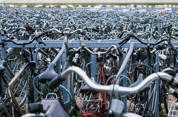Fahrradfahrer können sich bald über neue Stellplätze an Bahnhöfen freuen. Foto: Unsplash