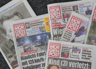 Mopo-Mitarbeiter kämpfen für Erhalt der Zeitung Mehrere Titelblätter der Hamburger Morgenpost (Mopo)