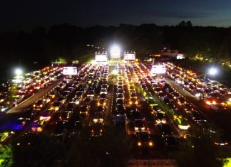 Ein Abend in der Auto-Disco: „Show me some Fernlicht!“ Auto-Disco von oben