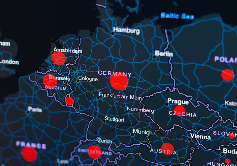 Eine Europakarte mit roten Kreisen, die für die Ausbreitung des Coronavirus stehen
