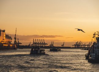 Prozess um Elbvertiefung geht in die nächste Runde Hamburger Hafen Sonnenuntergang