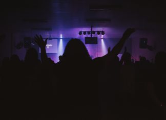 Virologe: Tanzen in Discos erst in Monaten wieder möglich Clubs und Bars als Corona-Hotspot