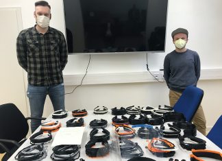 Schutzausrüstung aus dem 3-D-Drucker Studenten der HAW mit den Maskenhalterung aus dem 3D-Druck