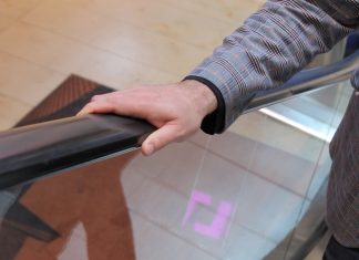 Keimfreie Rolltreppen in der Europa Passage? Keimfreie Handlauf einer Rolltreppe in der Europa Passage